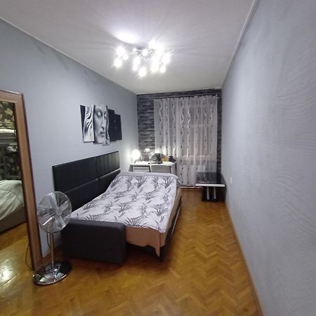 Apartament Venge -Cale Mieszkanie 46M2 Na Wylacznosc - Z Jedna Sypialnia I Jednym Sypialno-Salonem -3 Pietro Bez Windy- Rezerwacja Bez Karty Kredytowej-Klimatyzacja-Netflix-2 Lozeczka Dzieciece- Bezplatny Parking Publiczny Вроцлав Экстерьер фото