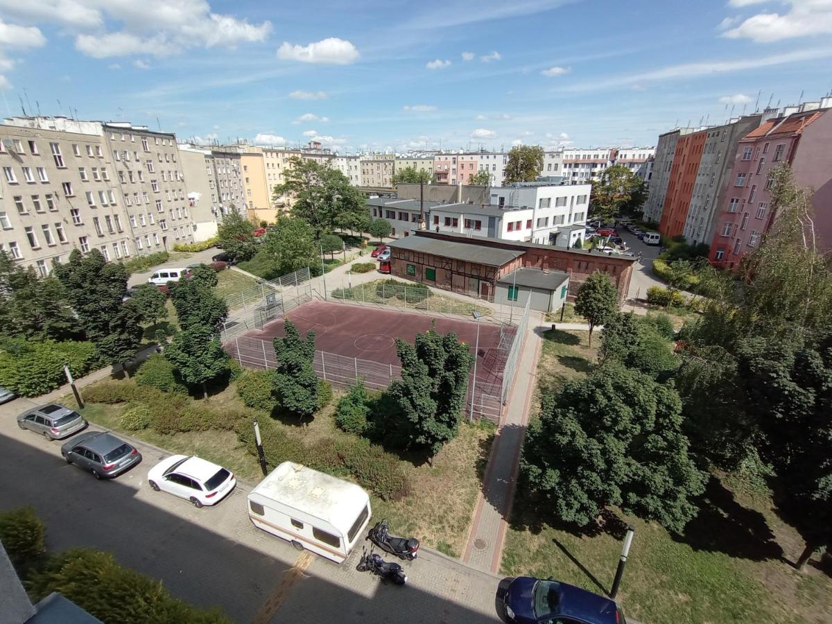 Apartament Venge -Cale Mieszkanie 46M2 Na Wylacznosc - Z Jedna Sypialnia I Jednym Sypialno-Salonem -3 Pietro Bez Windy- Rezerwacja Bez Karty Kredytowej-Klimatyzacja-Netflix-2 Lozeczka Dzieciece- Bezplatny Parking Publiczny Вроцлав Экстерьер фото